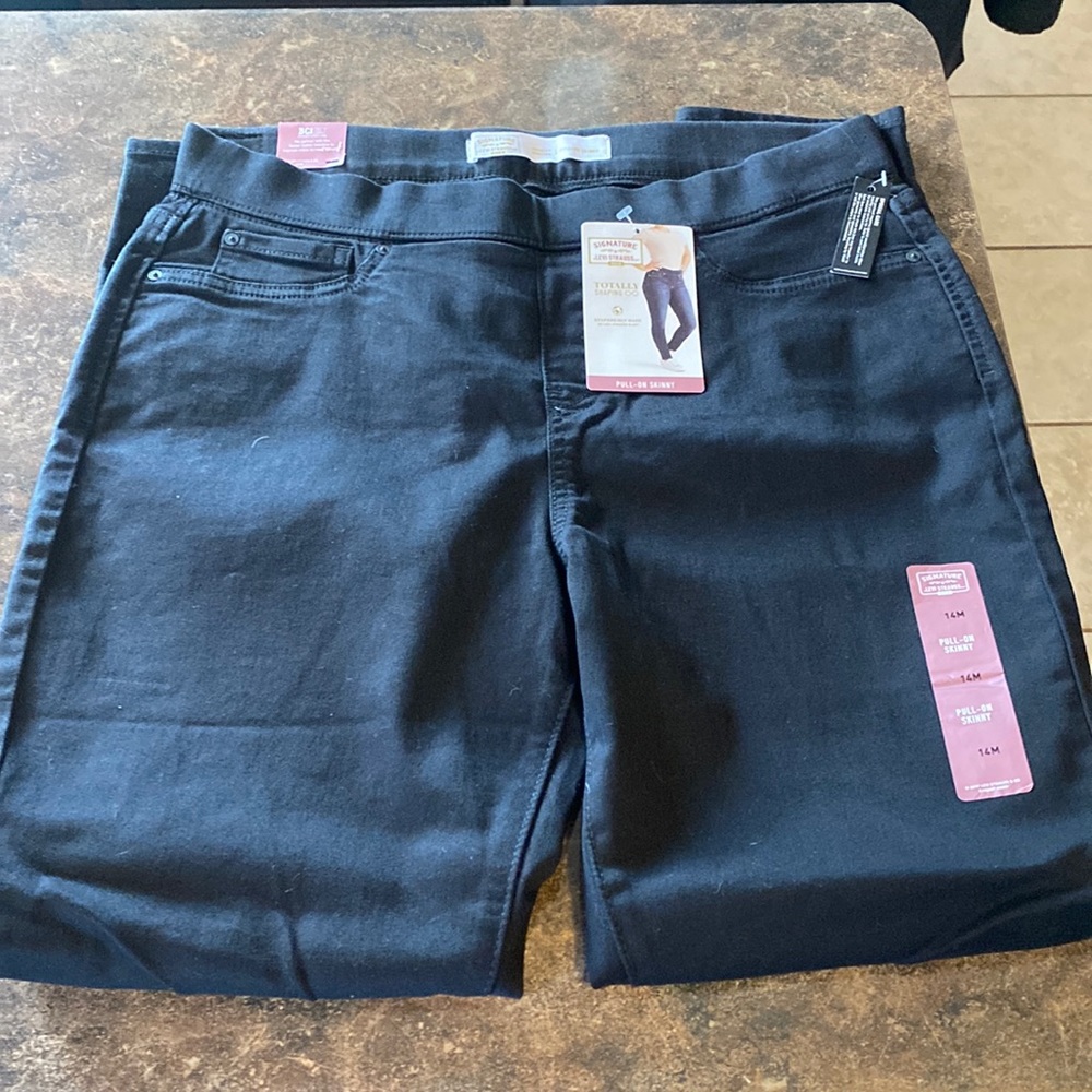 Levi’s signature Strauss black straight leg jeans